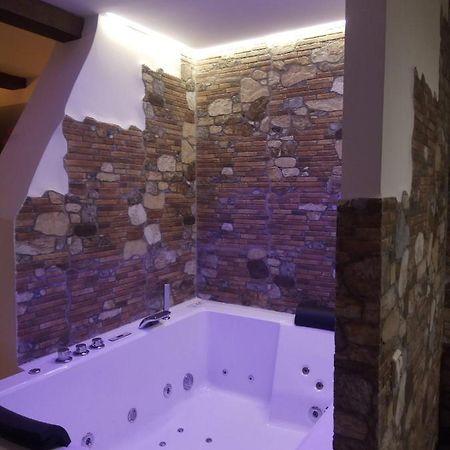 Suite Love Jacuzzi Uceda Exterior photo