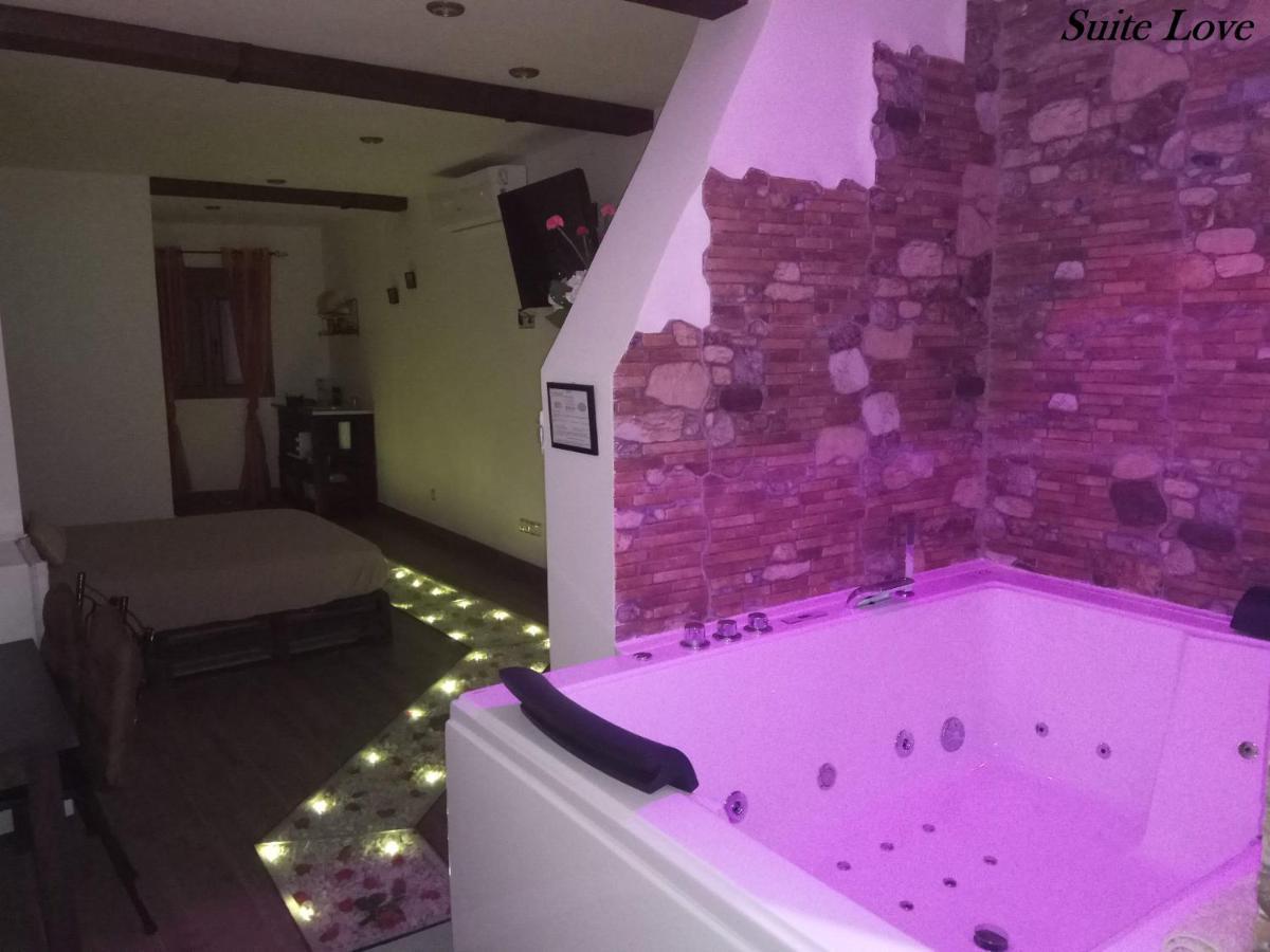 Suite Love Jacuzzi Uceda Exterior photo